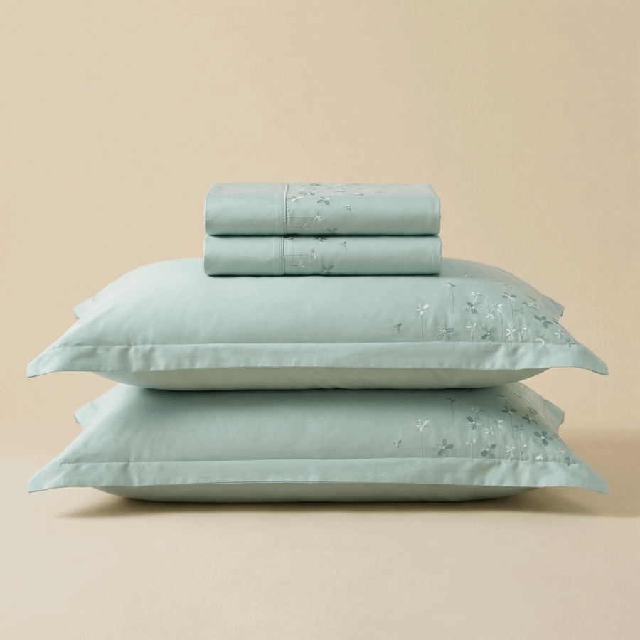 Bombažno-satenasta PREMIUM vezena posteljnina Svilanit Nora