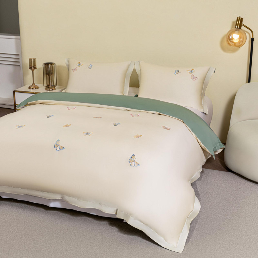 Bombažno-satenasta PREMIUM vezena posteljnina Svilanit Butterfly Garden