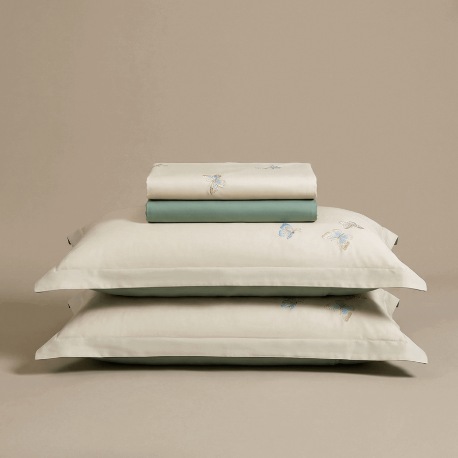 Bombažno-satenasta PREMIUM vezena posteljnina Svilanit Butterfly Garden