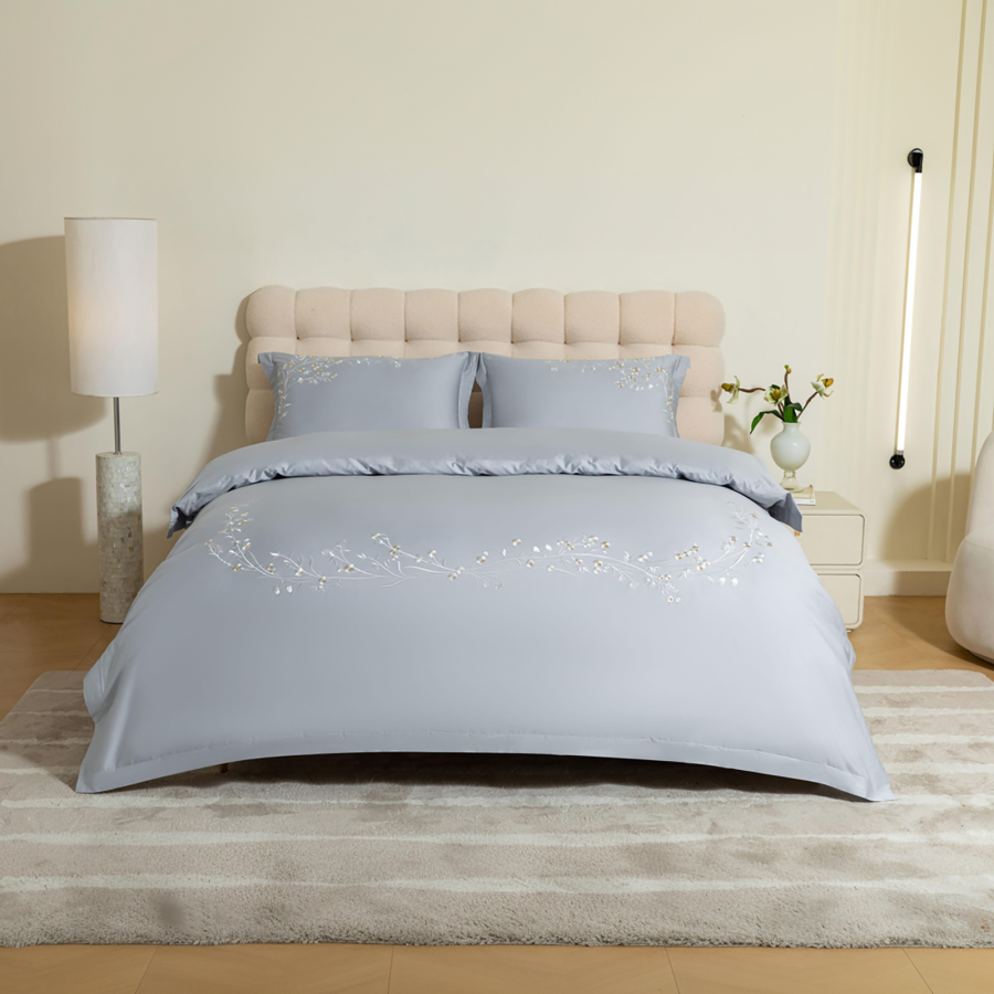 Bombažno-satenasta PREMIUM vezena posteljnina Svilanit Iris