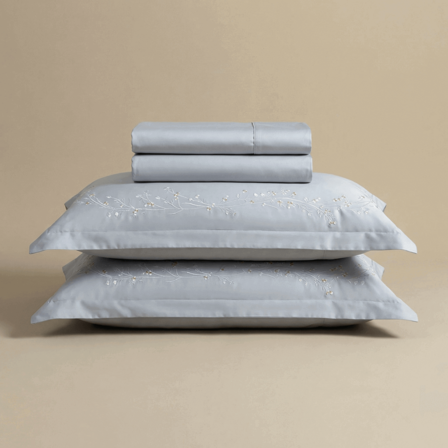 Bombažno-satenasta PREMIUM vezena posteljnina Svilanit Iris