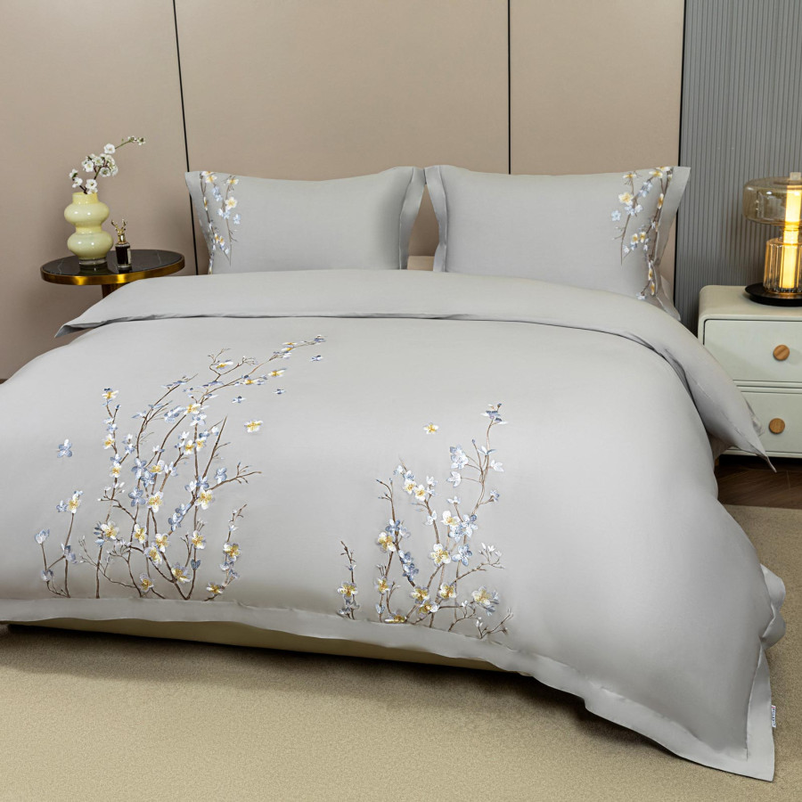 Bombažno-satenasta PREMIUM vezena posteljnina Svilanit Chisi