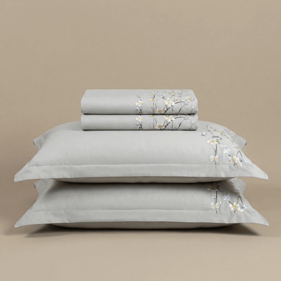 Bombažno-satenasta PREMIUM vezena posteljnina Svilanit Chisi